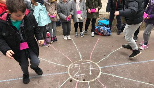image jeu avec des  enfants